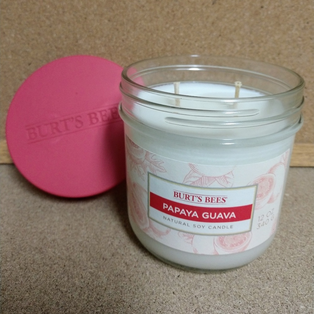 Burt's Bee's Papaya Guava Candle